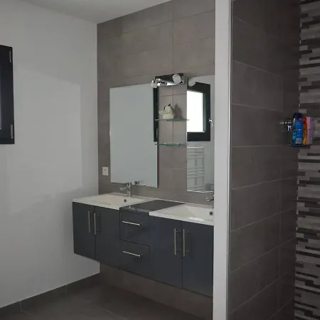 Climatisee 3 Avec Piscine Privee, Proche Centre-ville De - Fr-1-382-96 Ruoms